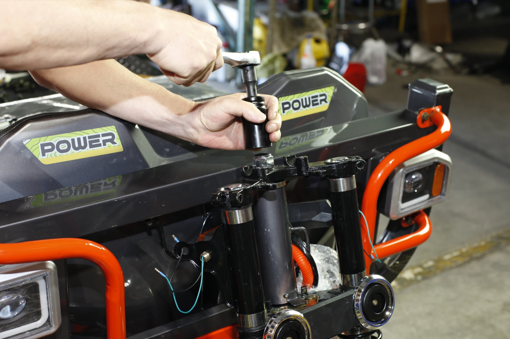 Tighten reinforcement screws for double insurance