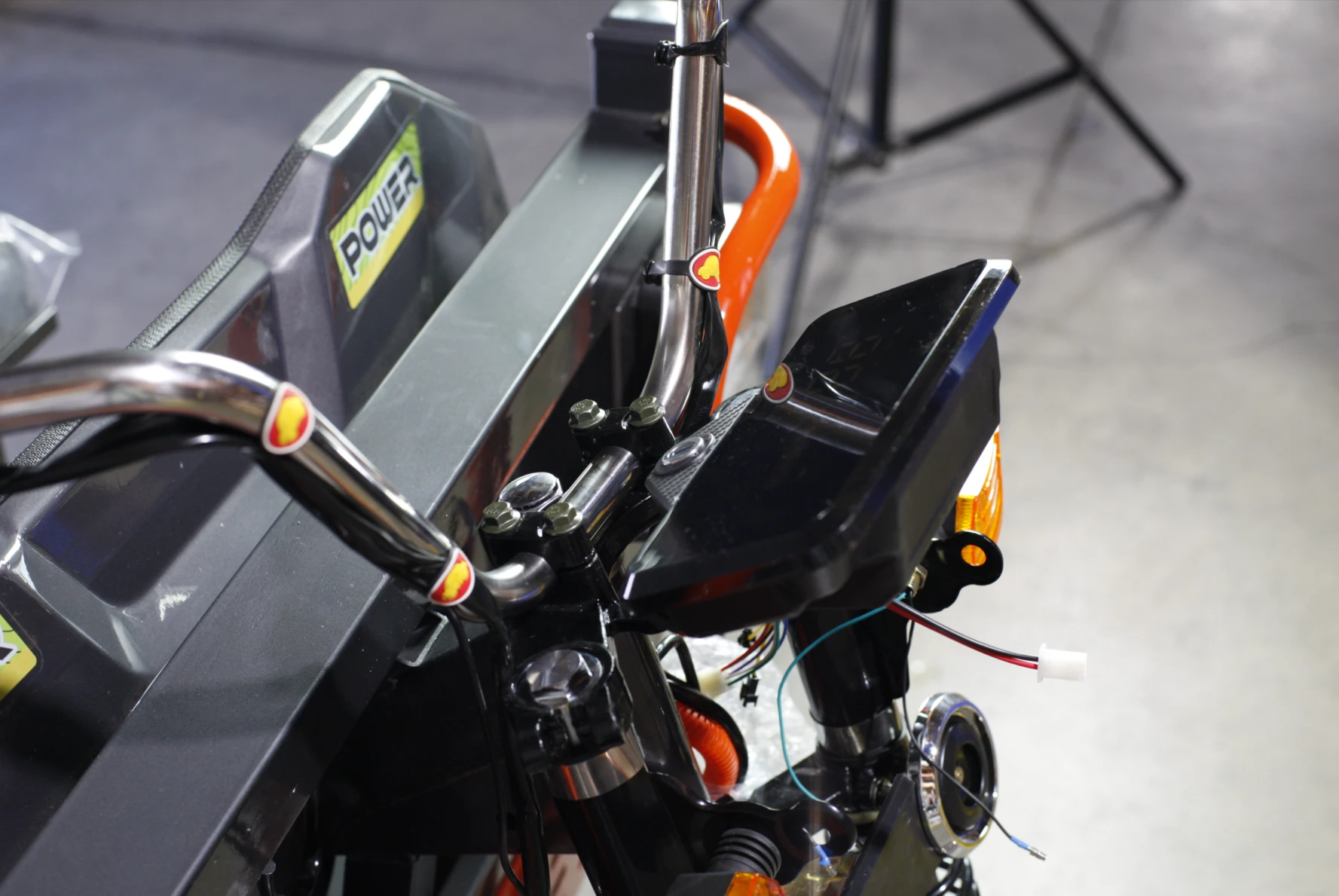 Adjust handlebar position and tighten